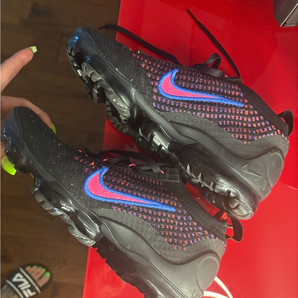 Nike Black & pink VaporMax shoe 6 EUC - Picture 5 of 7